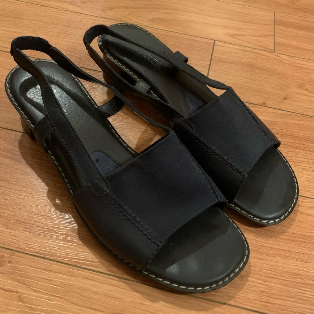 Navy blue aerosoles 8.5